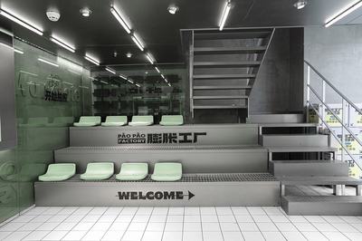 从味蕾到视觉 全新面包店设计如何重塑消费体验与购物场景